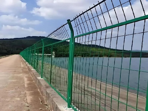 水庫隔離網